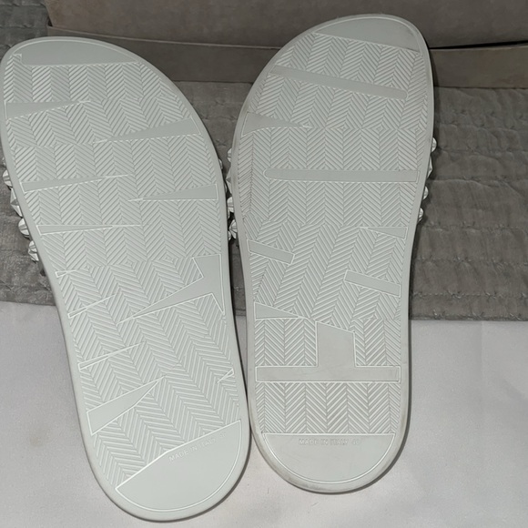 Brand New Jimmy Choo slides size 9 EUR sizes 40 white excellent condition.. - Picture 4 of 7